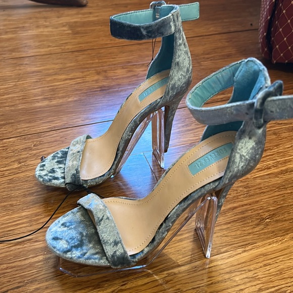 Forever 21 Light Blue Velvet heels - Picture 3 of 5